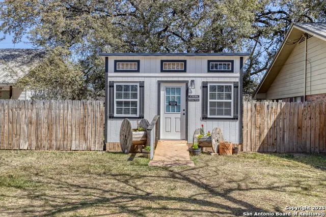 36 Pecan Dr Leakey, TX 78873